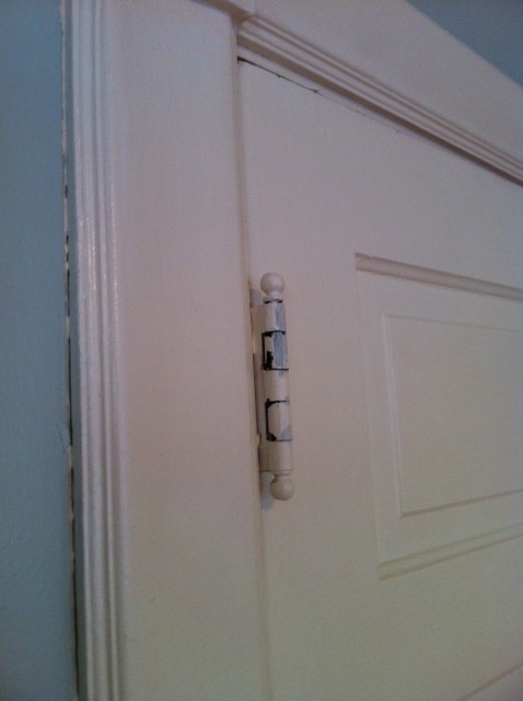 Who paints hinges?